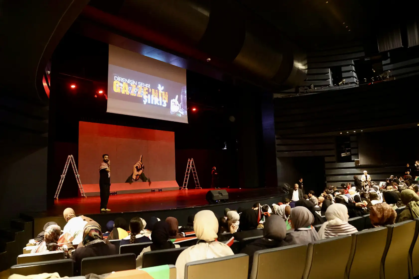 Konya'da Gazze sesi: Şiirler ve grafitilerle direniş gecesi
