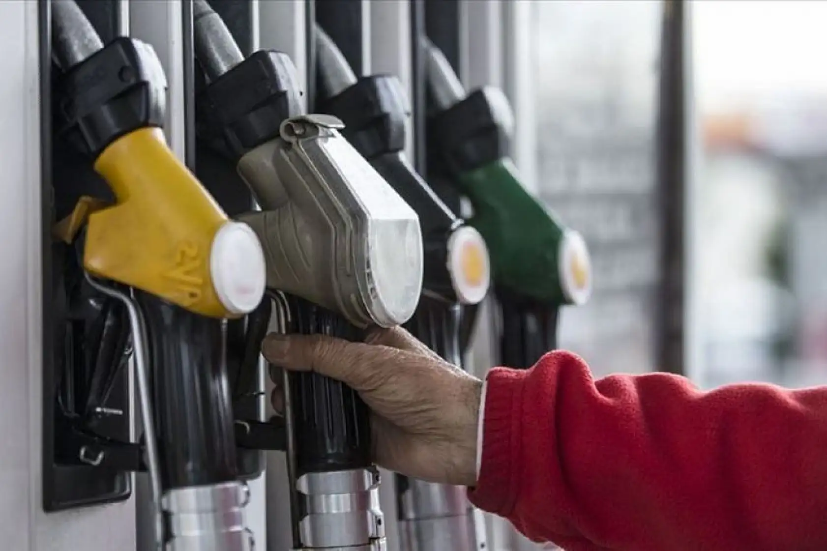 Benzine zam: 'Zam' iddiaları gerçek mi? Akaryakıt fiyatlarında son durum ne?