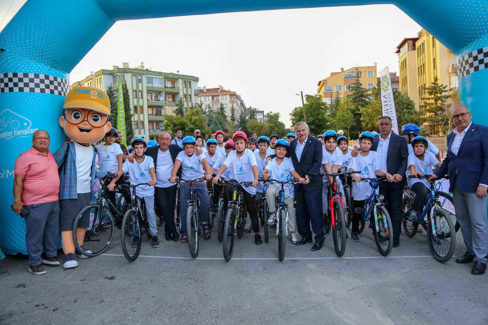 Konya'da çocukların bisiklet heyecanı mahalleleri sardı