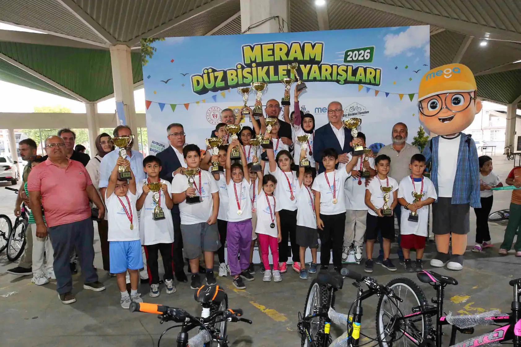 Konya'da çocukların bisiklet heyecanı mahalleleri sardı