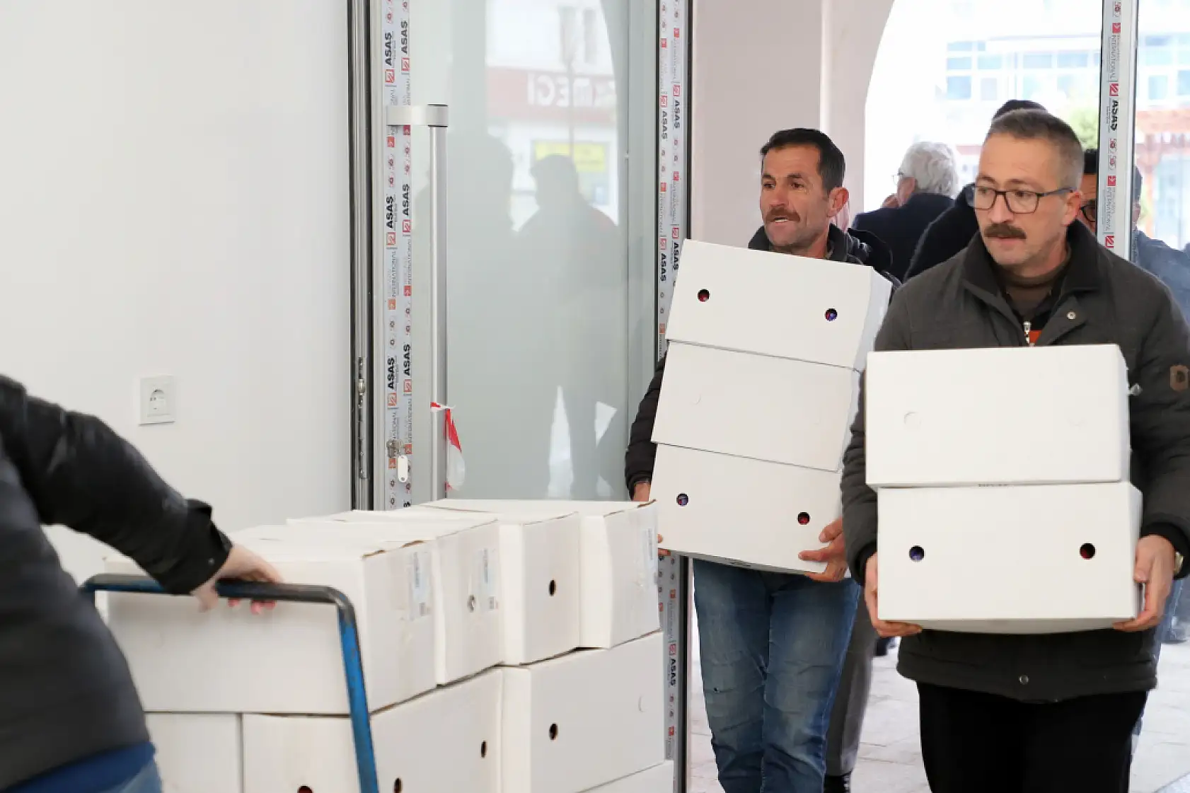 Konya'da hiçbir ev aşsız kalmayacak! 458 aileye bereket ulaştı