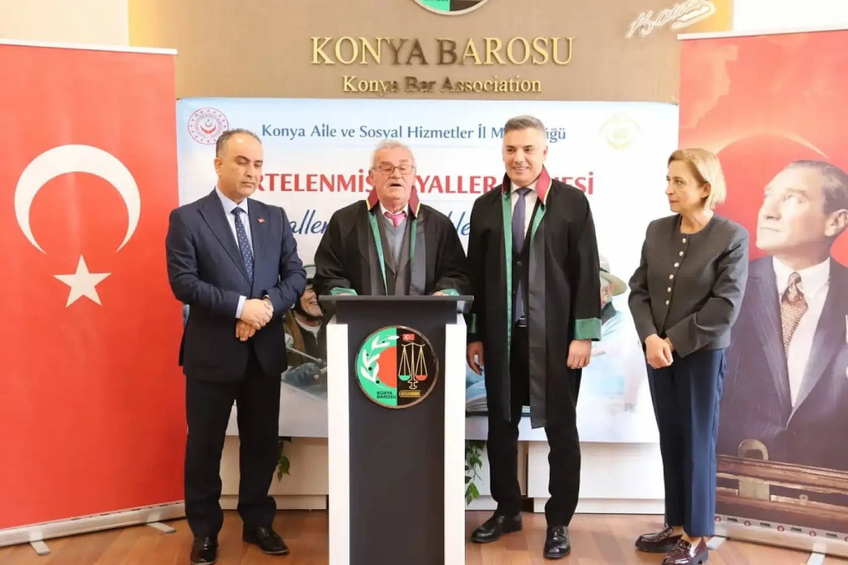 Konya'da ertelenmiş hayallere büyük dokunuş: 80 yaşında cübbe giydi!