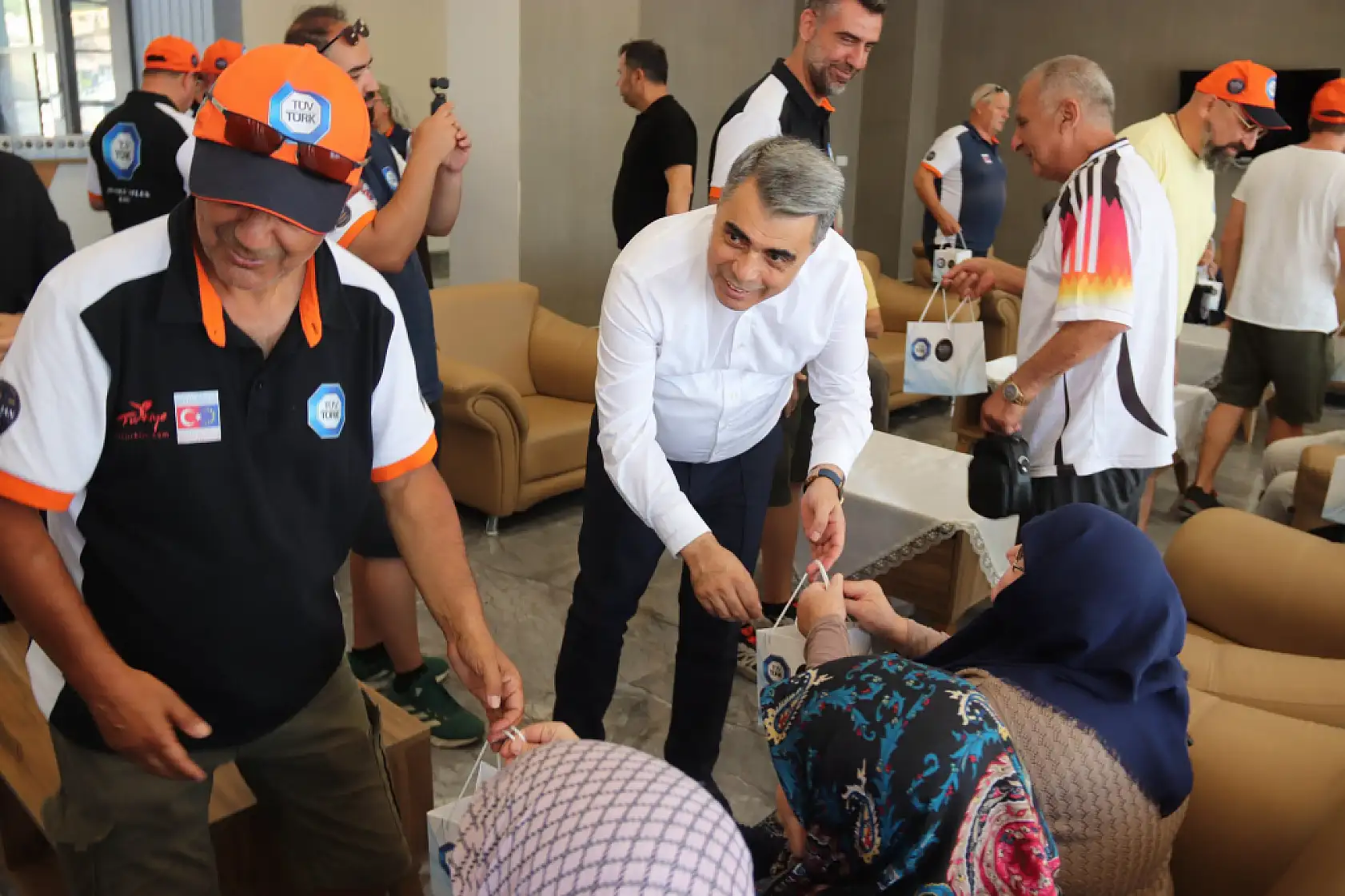 Konya'da huzurevi sakinlerine ralli heyecanı