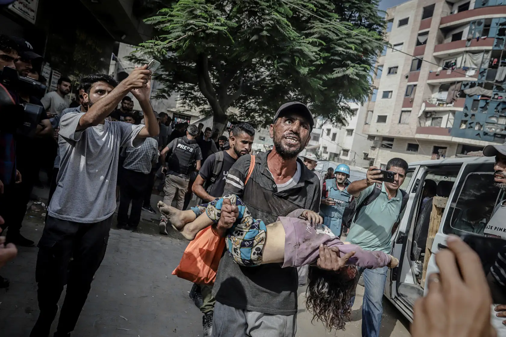 Aynı aileden 8'i çocuk 11 kişi katledildi