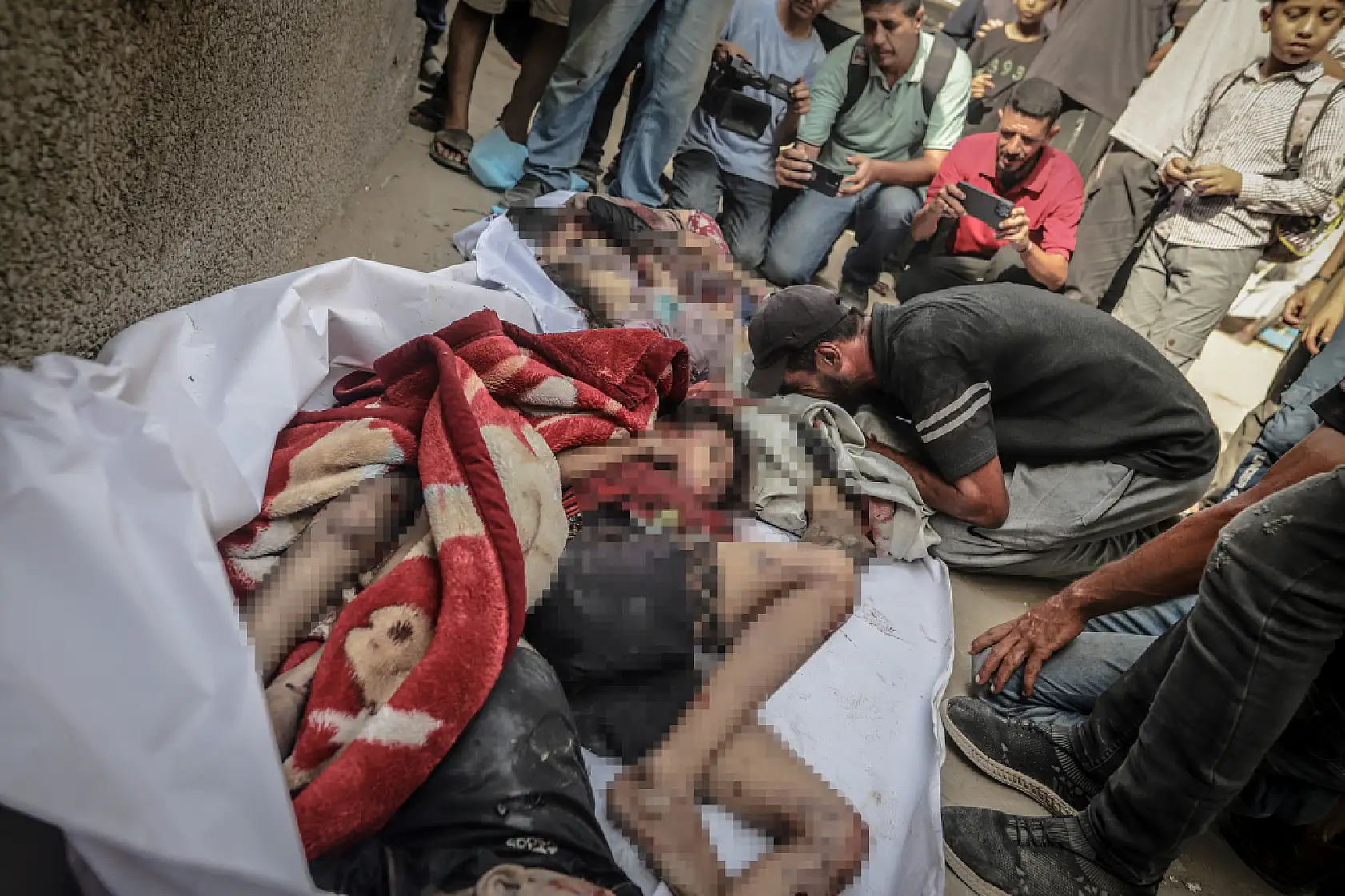 Aynı aileden 8'i çocuk 11 kişi katledildi