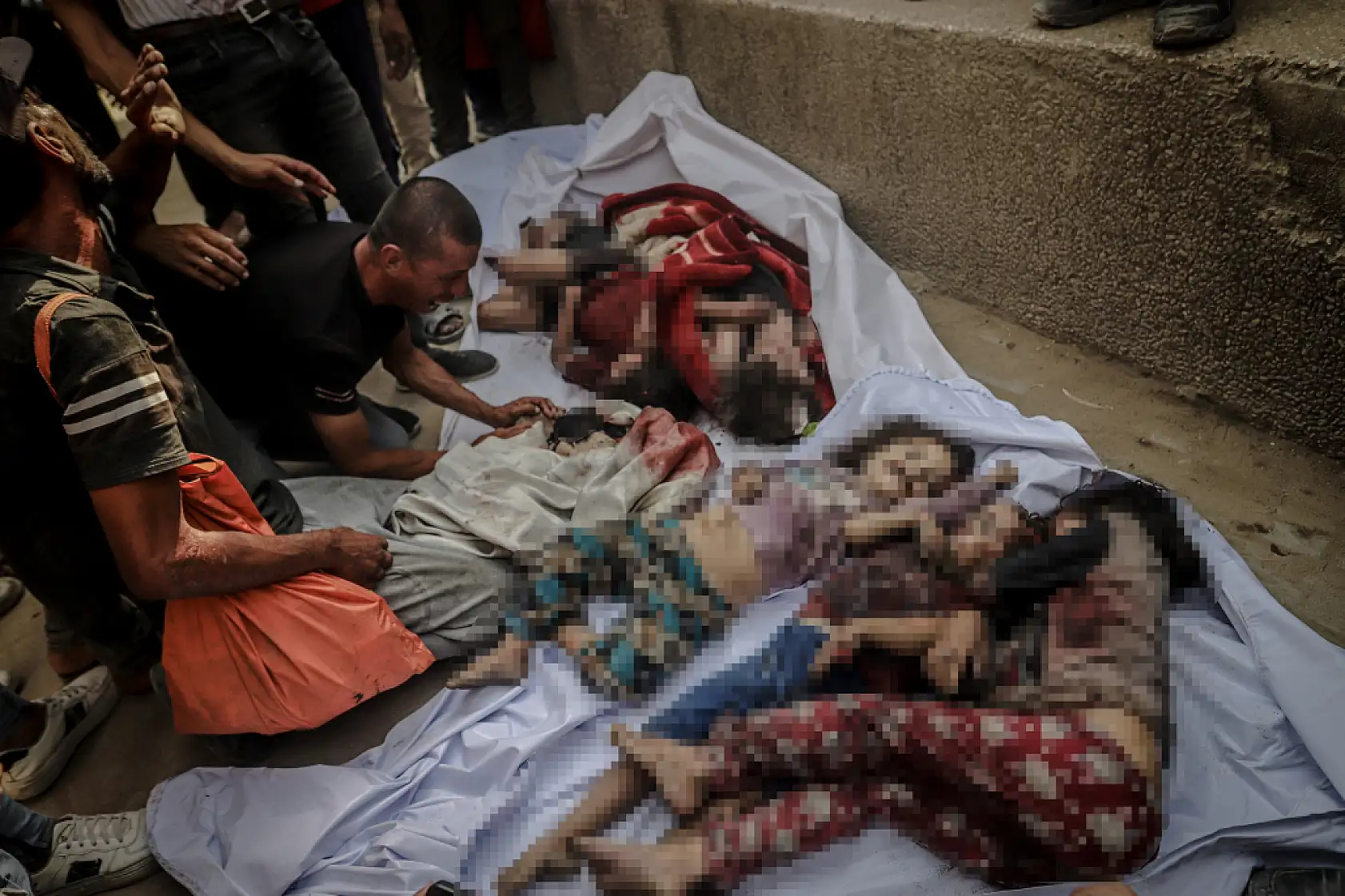 Aynı aileden 8'i çocuk 11 kişi katledildi