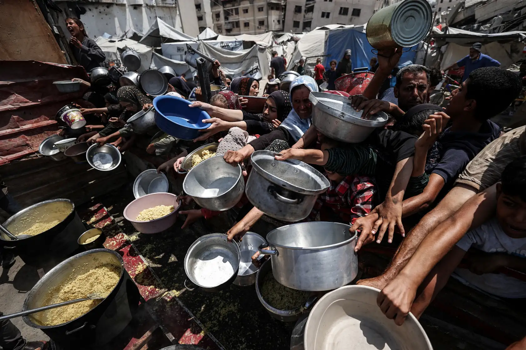 Gazze'de açlıkla mücadele sürüyor