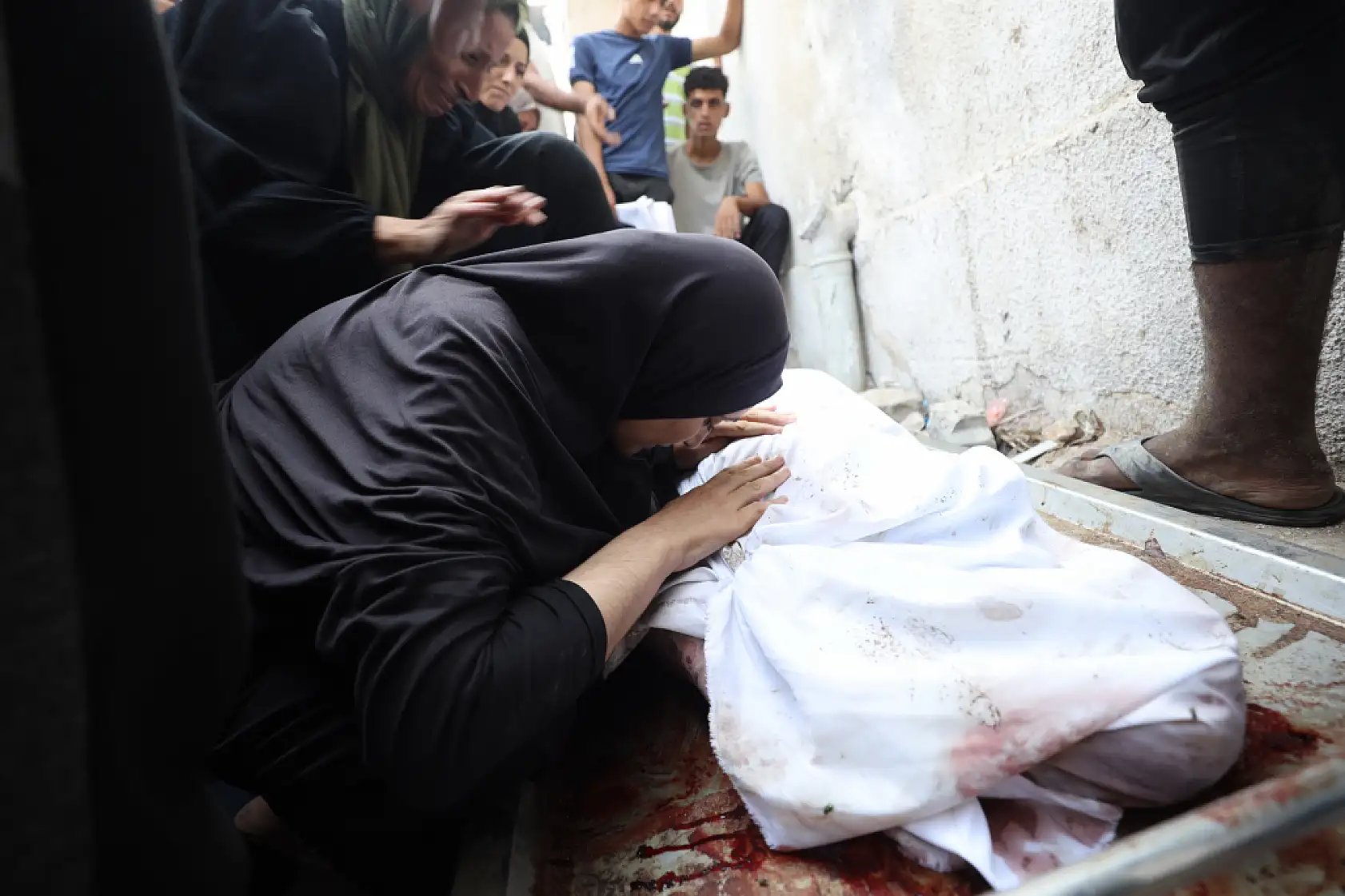 Soykırımcı İsrail ordusunun saldırıları sürüyor