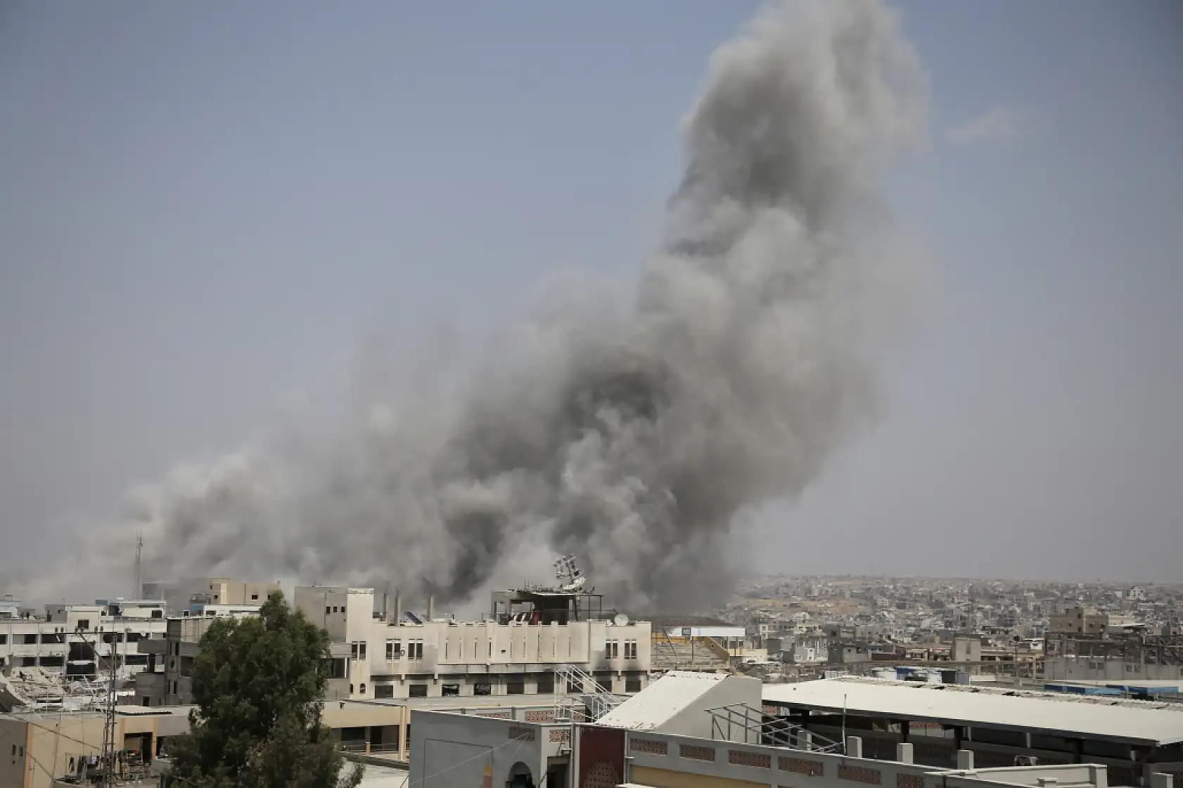 Gazze'den dumanlar yükseliyor!