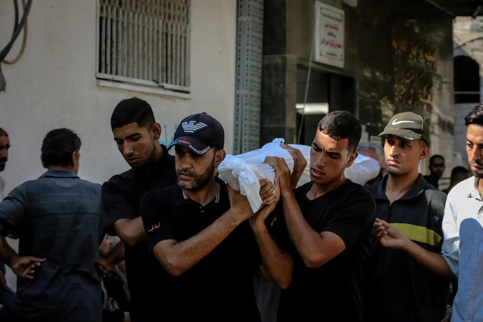 Gazze'de yardım bekleyenlere hain saldırı: Ölü ve yaralılar var