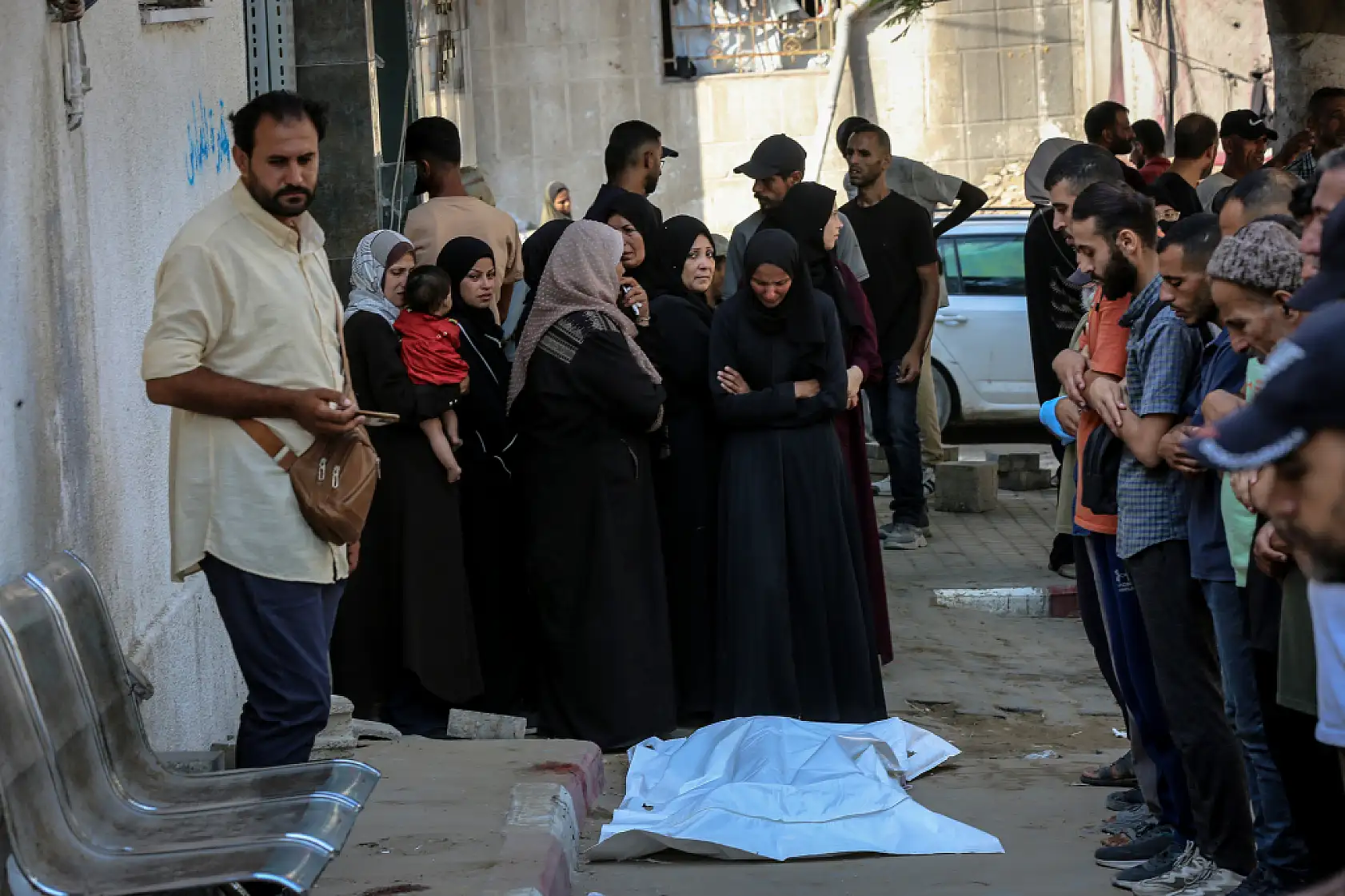 Gazze'de yardım bekleyenlere hain saldırı: Ölü ve yaralılar var