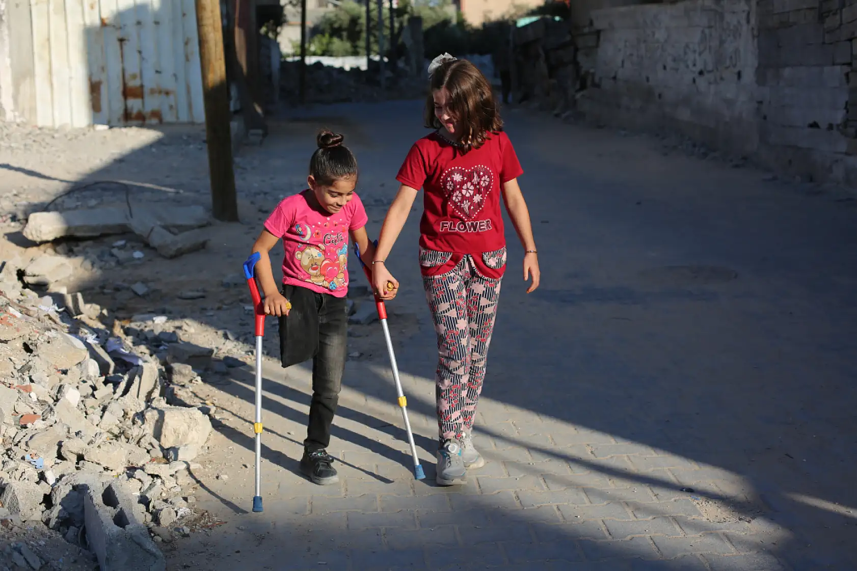 9 yaşındaki kız çocuğu protez bacak sahibi olmayı bekliyor