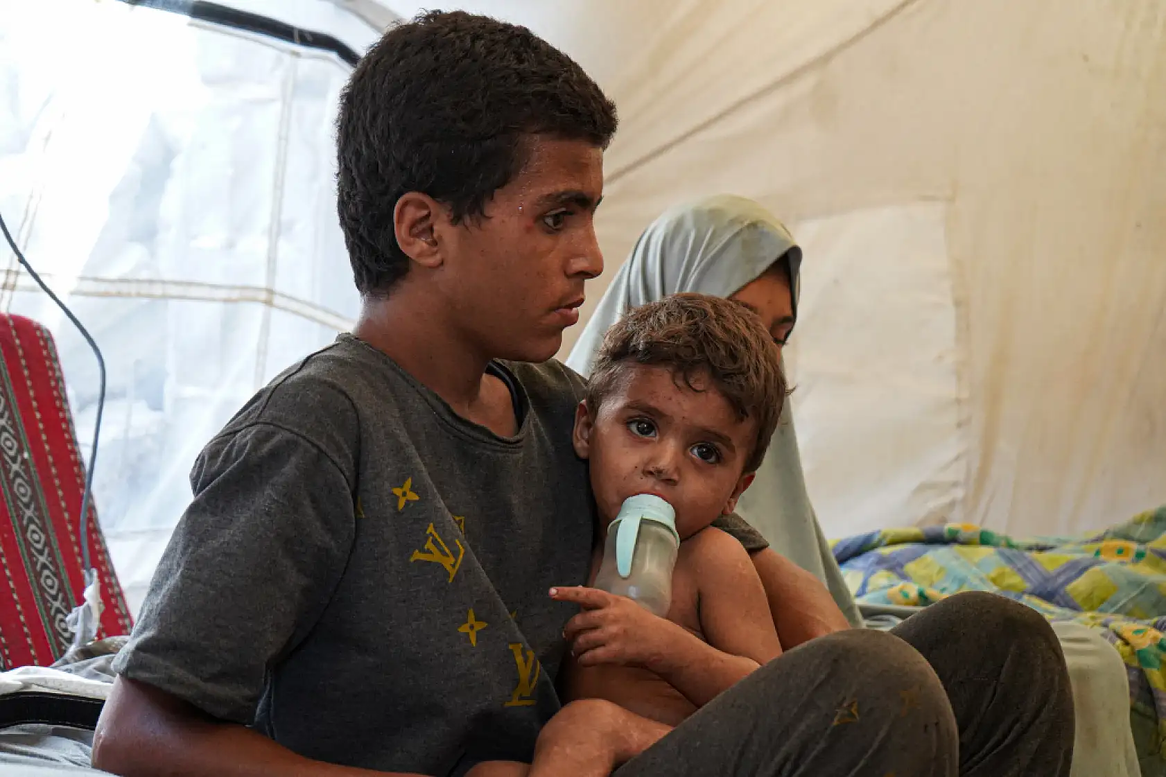 Saldırıların hedefi olan aile, yaşam mücadelesi veriyor