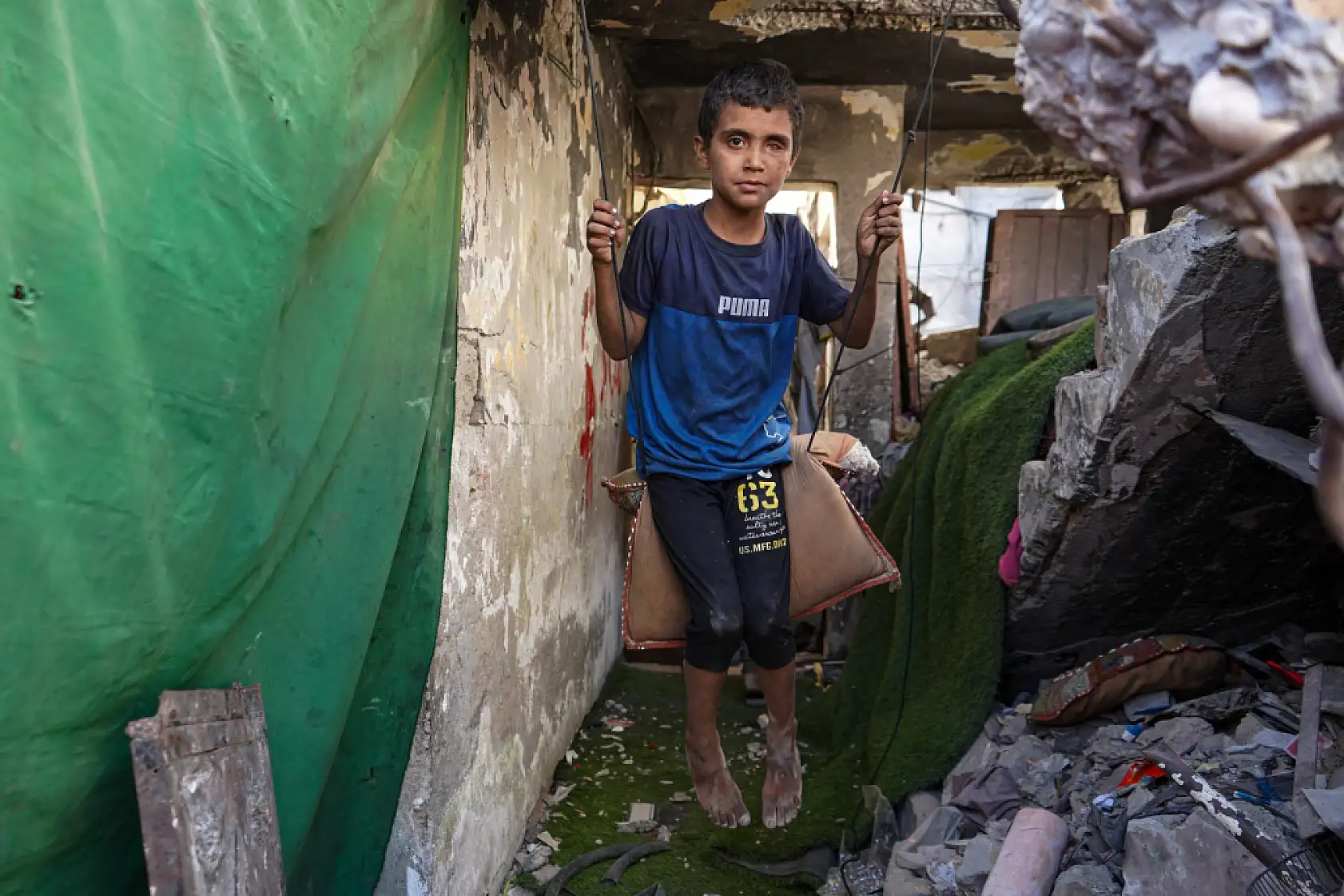 Saldırıların hedefi olan aile, yaşam mücadelesi veriyor