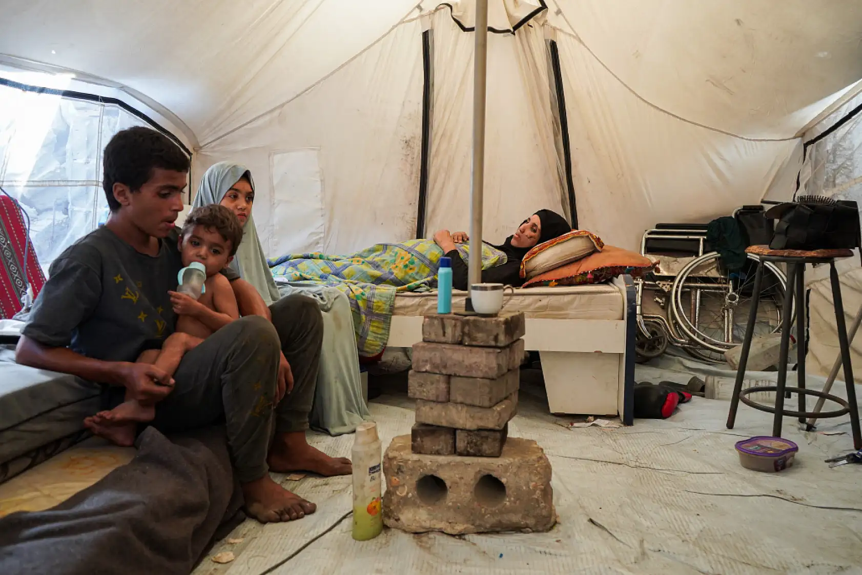 Saldırıların hedefi olan aile, yaşam mücadelesi veriyor