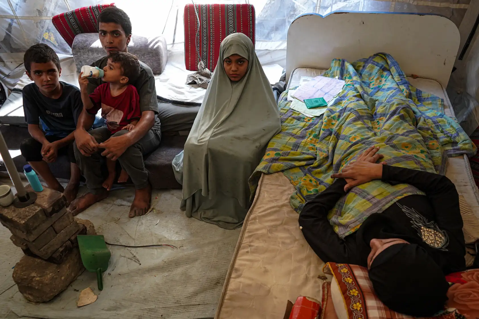 Saldırıların hedefi olan aile, yaşam mücadelesi veriyor