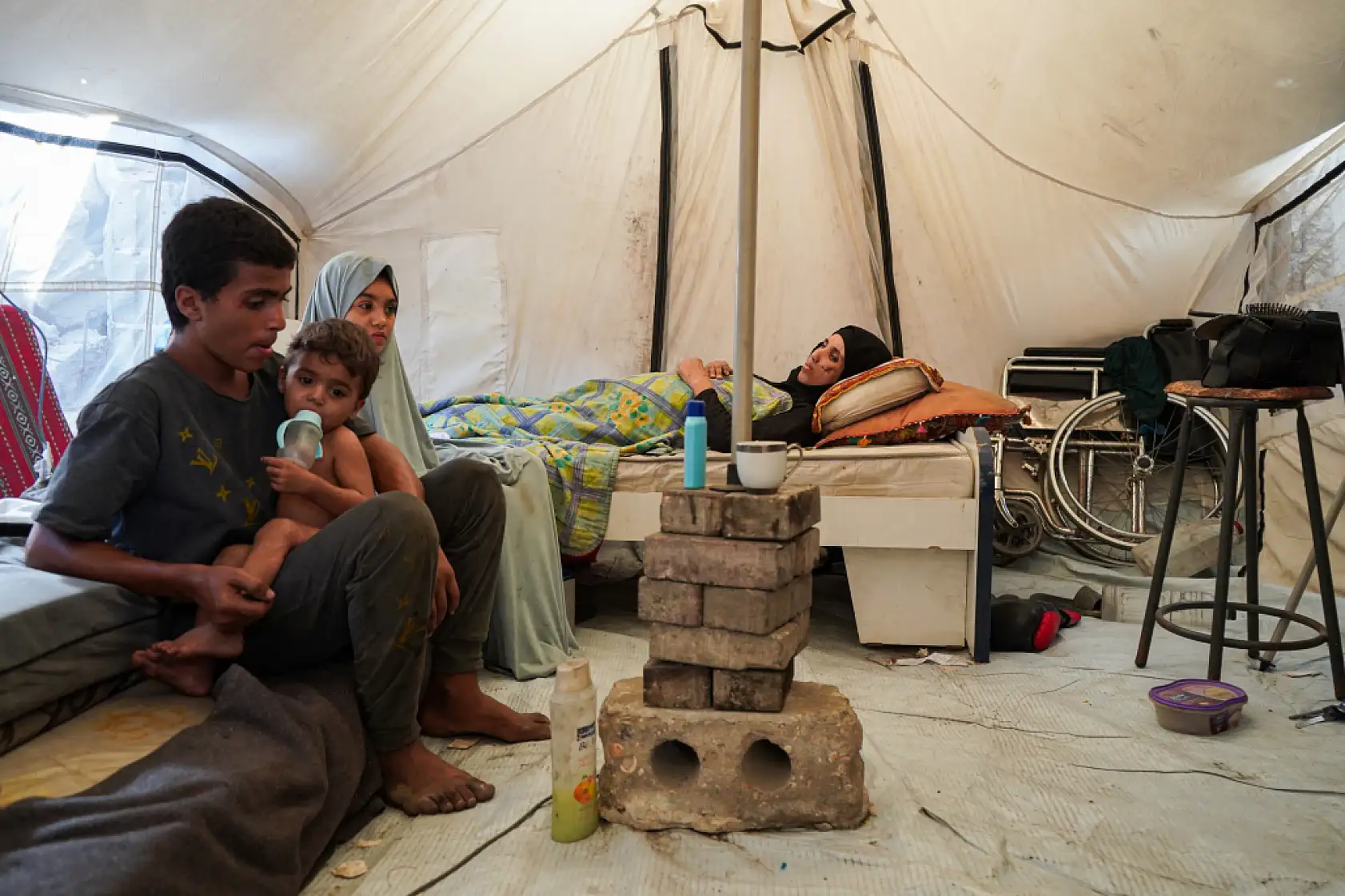 Saldırıların hedefi olan aile, yaşam mücadelesi veriyor