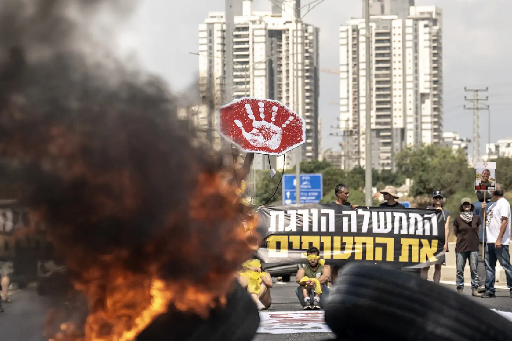 Tel Aviv'de rehineler için protestolar sürüyor