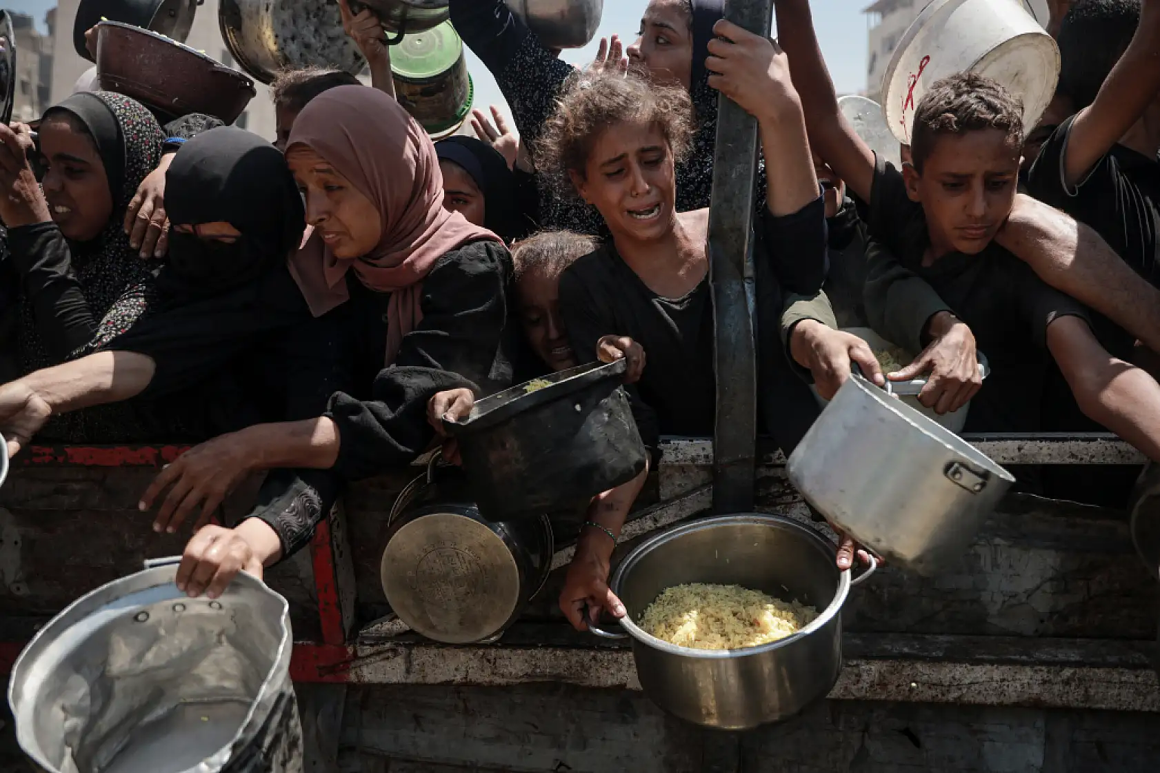 Gazze'de Filistinlilere, yemek dağıtıldı