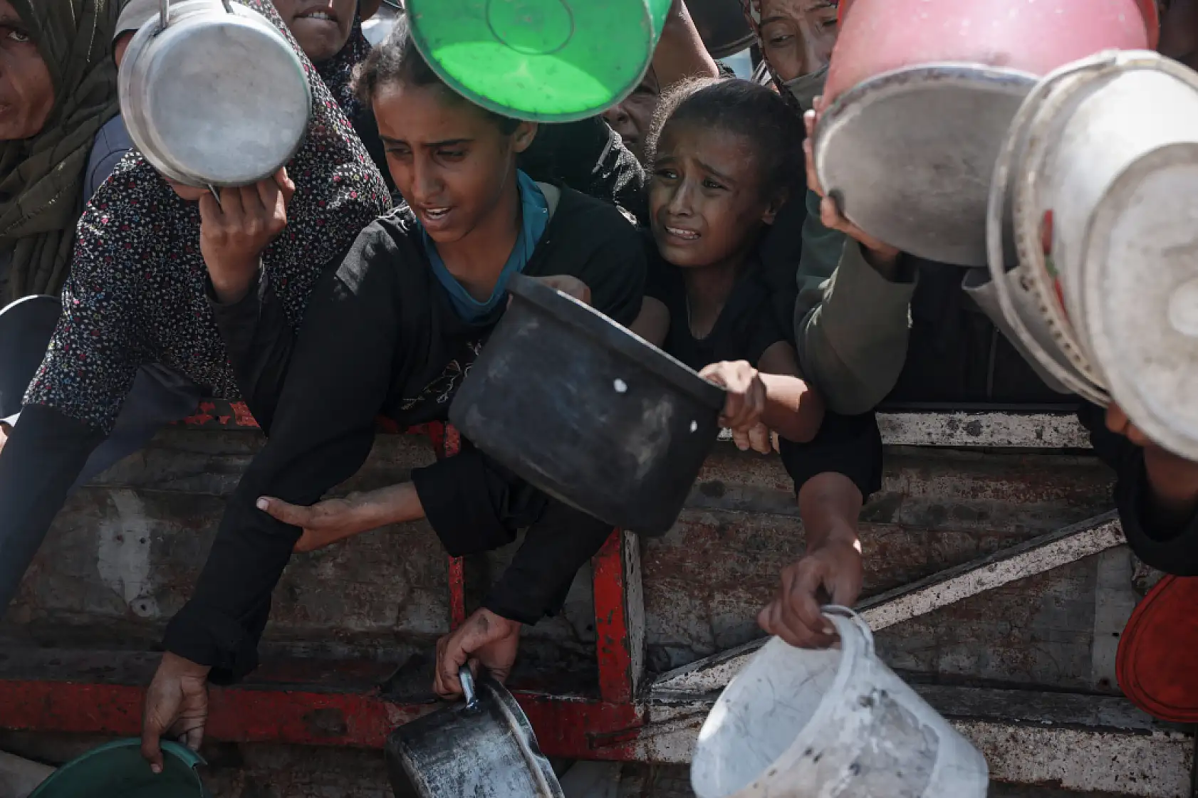 Gazze'de Filistinlilere, yemek dağıtıldı