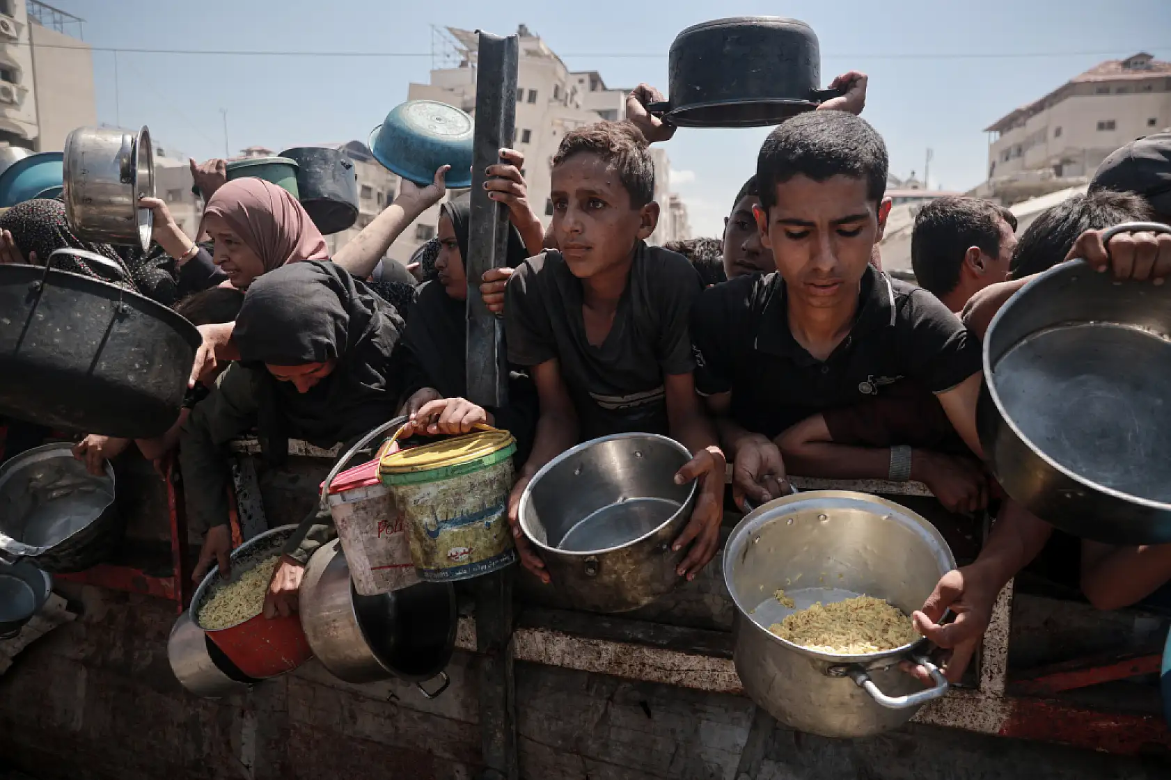 Gazze'de Filistinlilere, yemek dağıtıldı