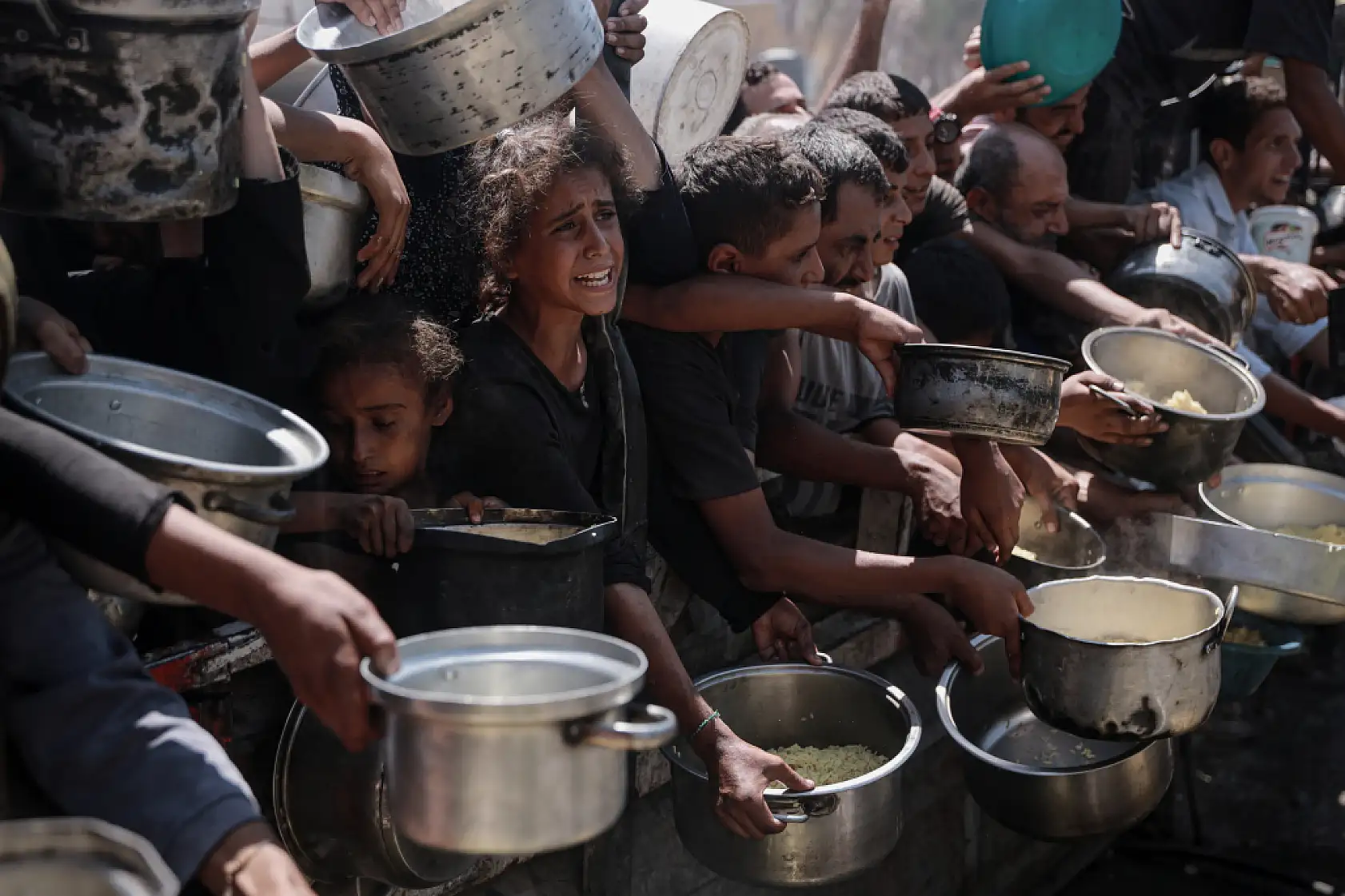 Gazze'de Filistinlilere, yemek dağıtıldı