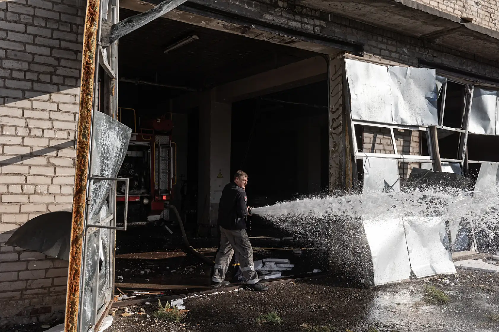 İtfaiye istasyonuna saldırı: Saldırının ardından bina kullanılamaz hale