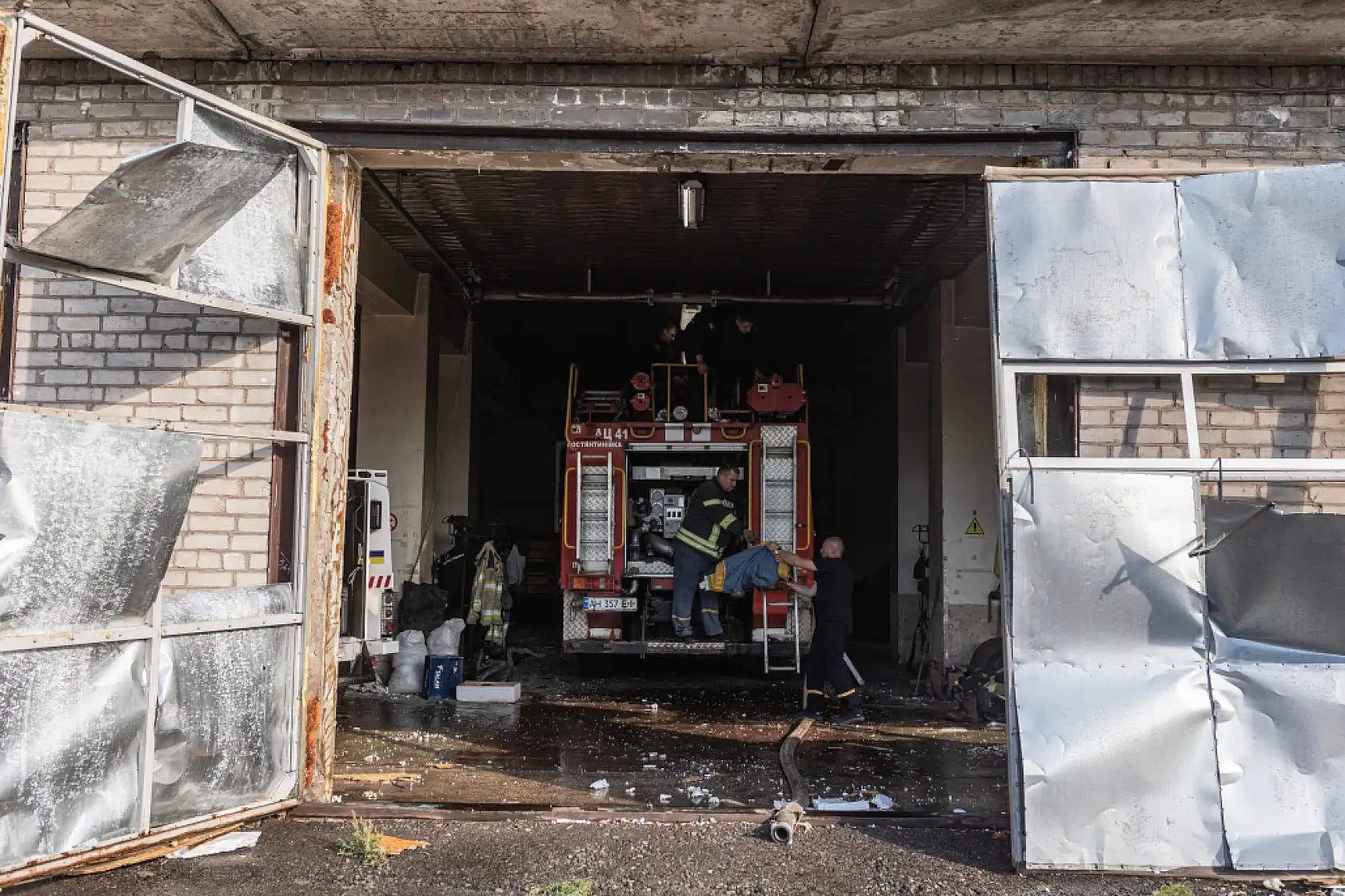 İtfaiye istasyonuna saldırı: Saldırının ardından bina kullanılamaz hale