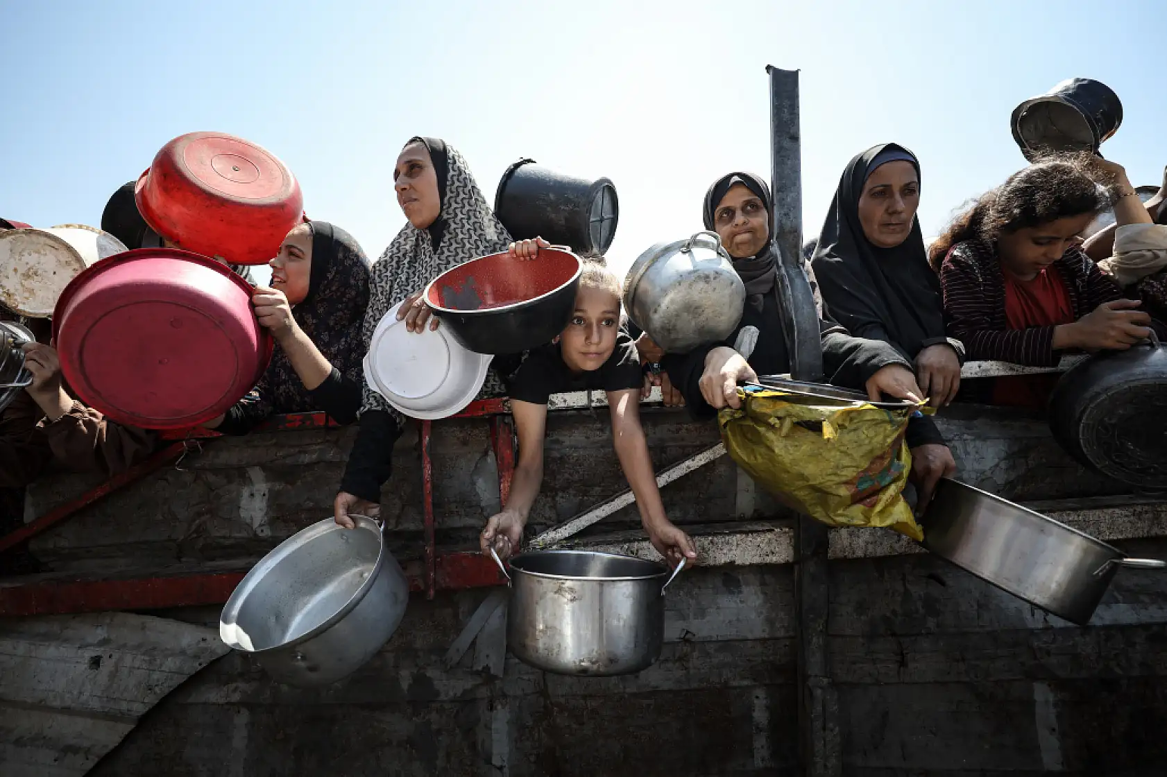Gazze'de Filistinlilere yemek dağıtıldı
