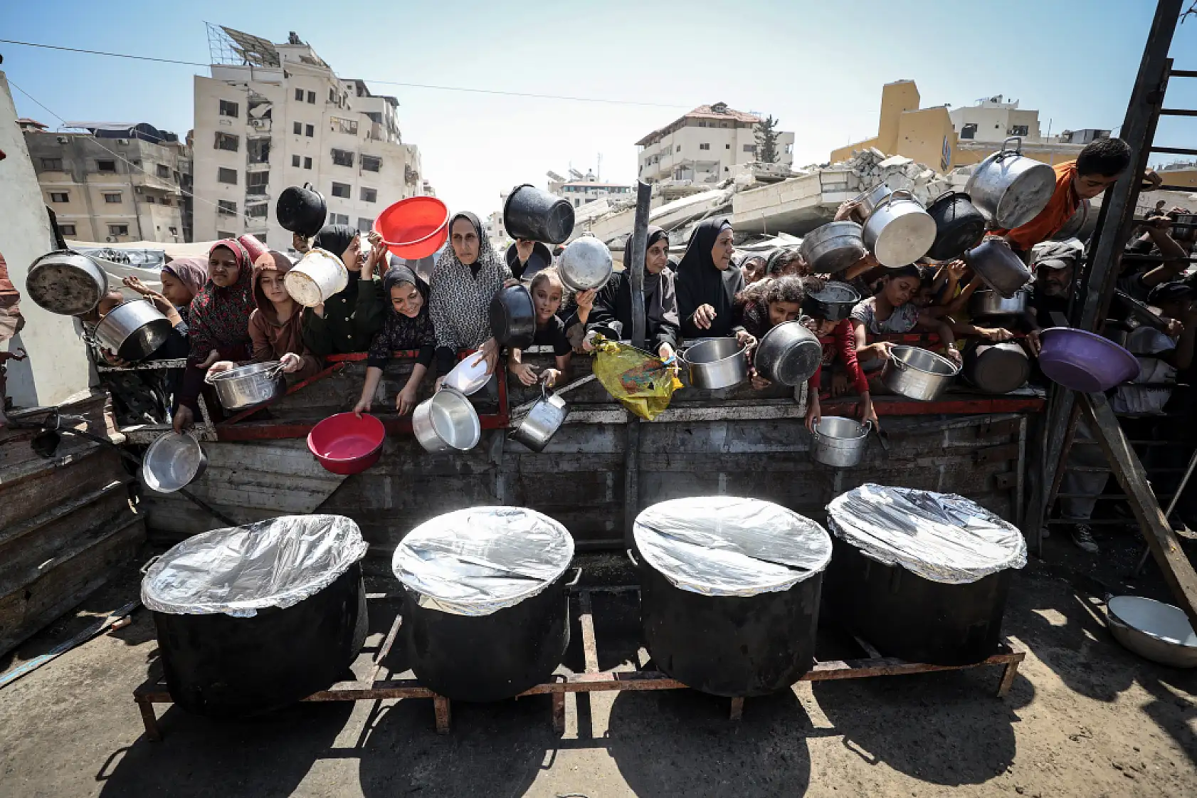 Gazze'de Filistinlilere yemek dağıtıldı