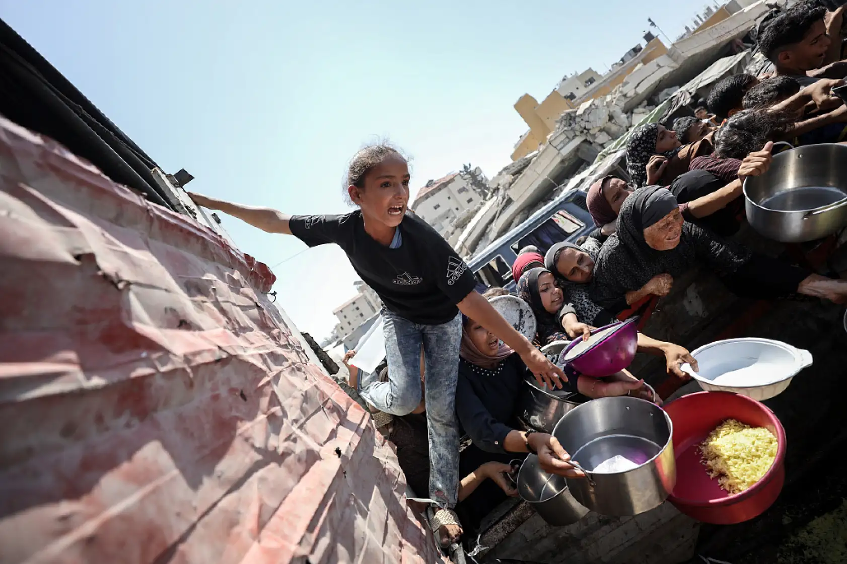 Gazze'de Filistinlilere yemek dağıtıldı