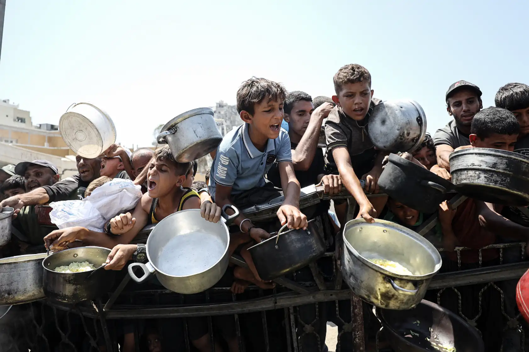 Gazze'de Filistinlilere yemek dağıtıldı