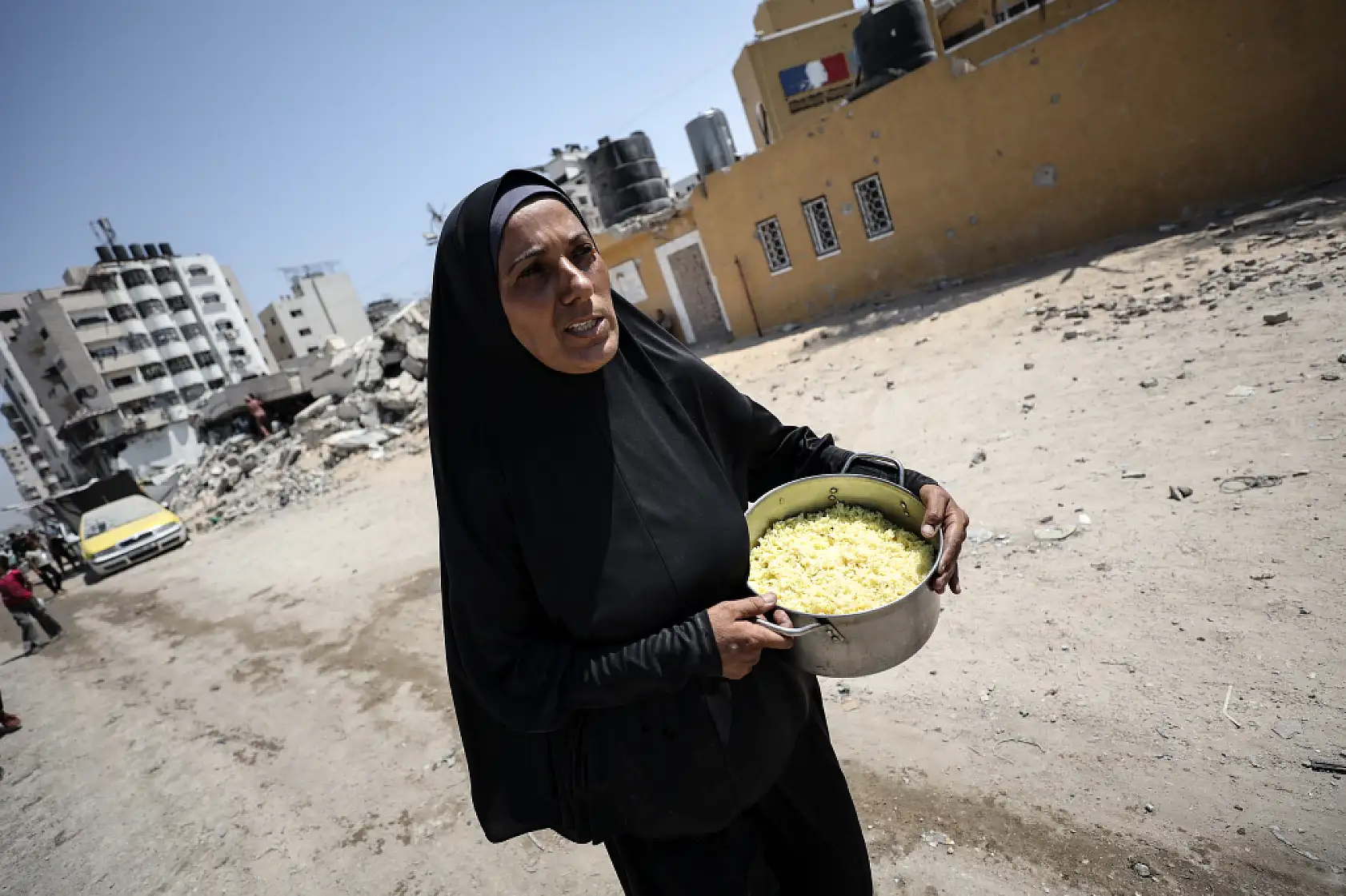 Gazze'de Filistinlilere yemek dağıtıldı