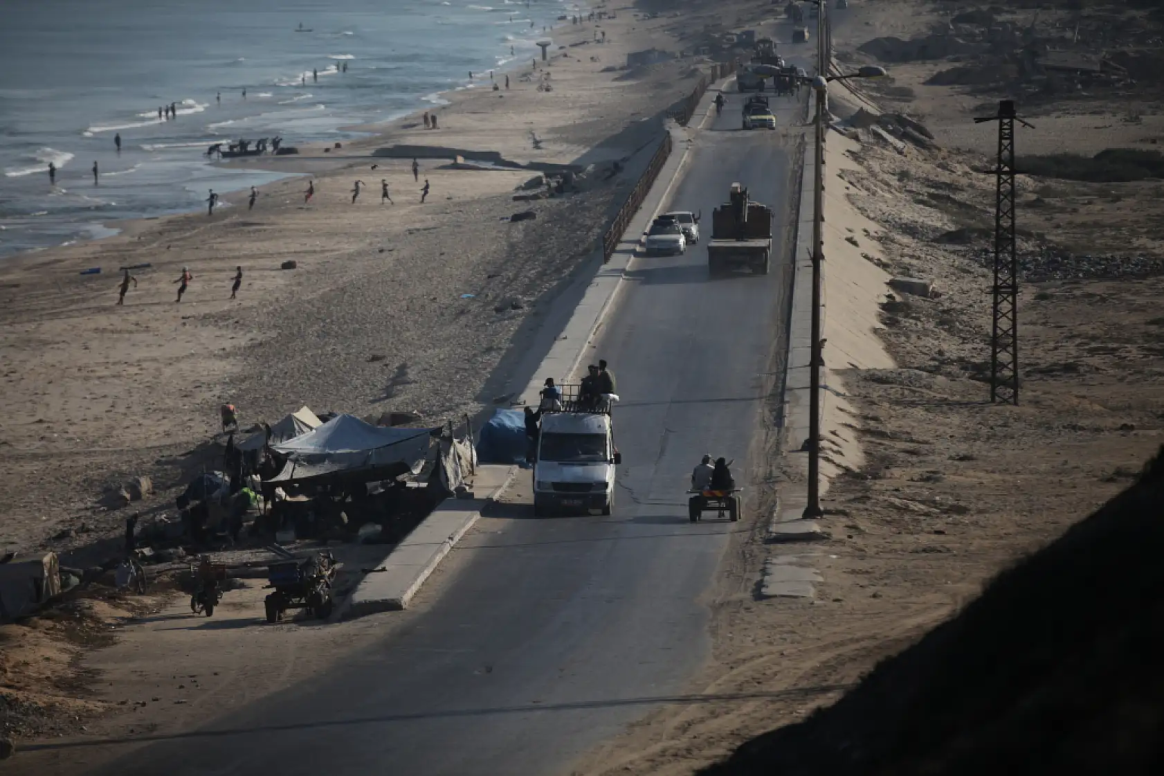 Gazze'nin kuzeyindeki zorunlu göç sürüyor
