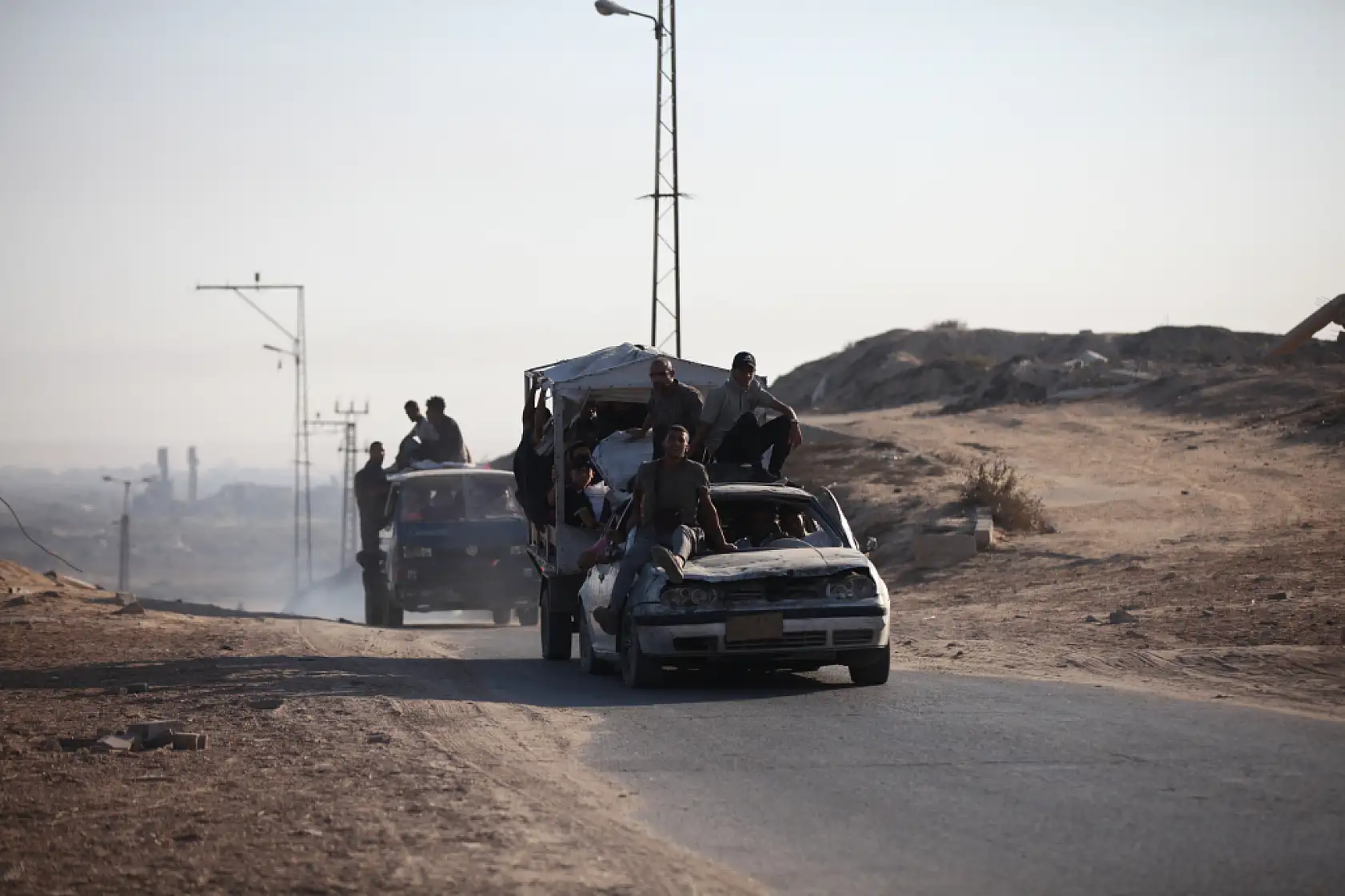 Gazze'nin kuzeyindeki zorunlu göç sürüyor