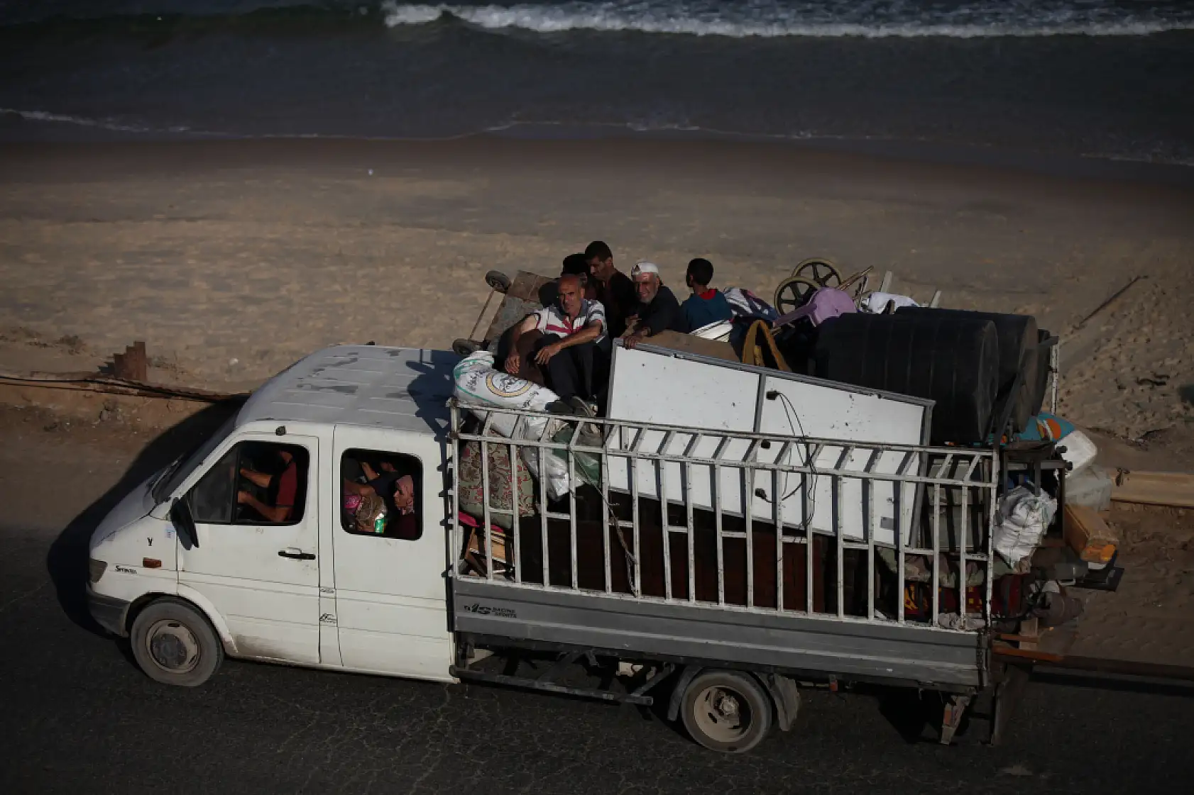 Gazze'nin kuzeyindeki zorunlu göç sürüyor