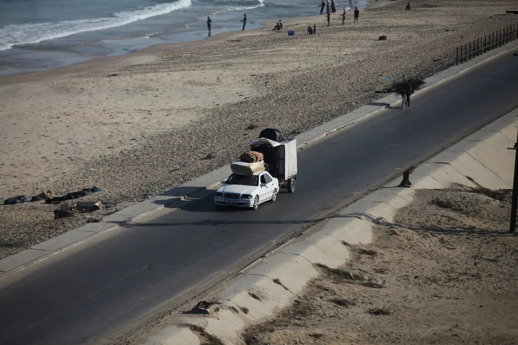 Gazze'nin kuzeyindeki zorunlu göç sürüyor