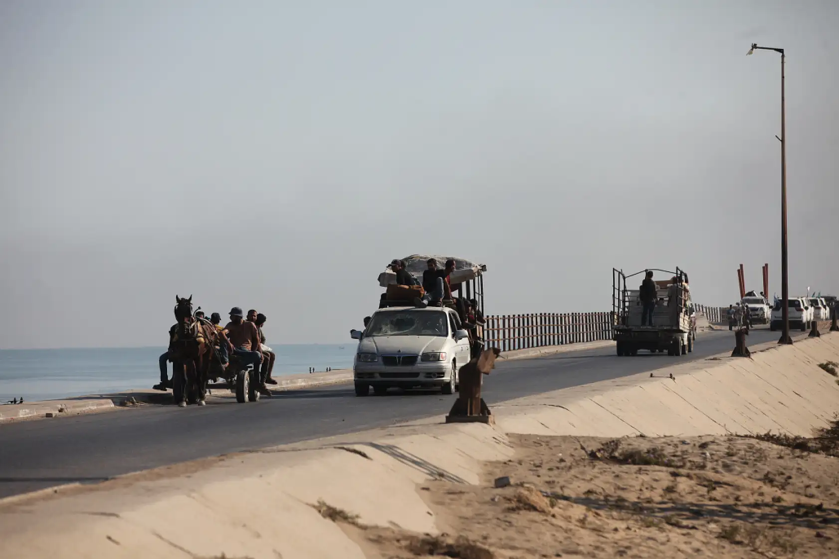 Gazze'nin kuzeyindeki zorunlu göç sürüyor
