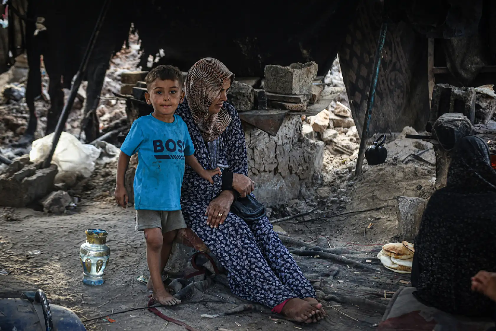 Binlerce Filistinli Gazze kenti sahiline sıkıştı