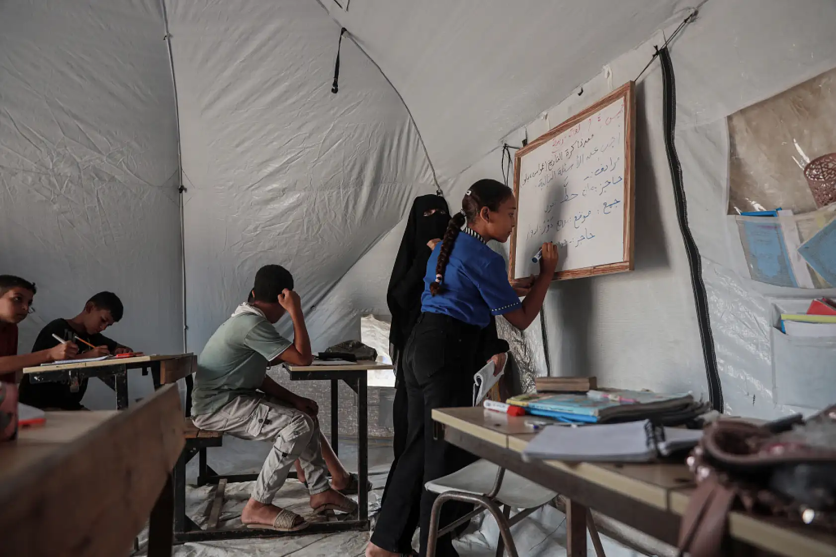 Gazze'de öğrencilere eğitim çadırı kuruldu