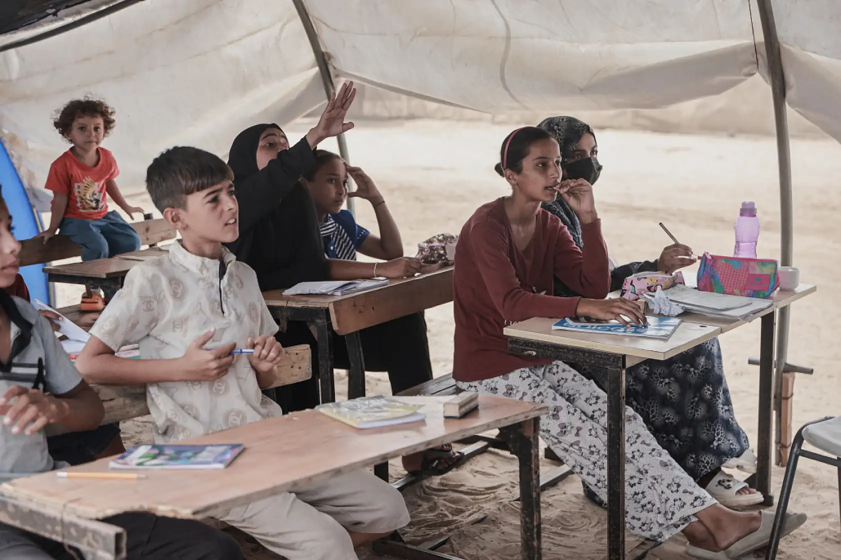 Gazze'de öğrencilere eğitim çadırı kuruldu