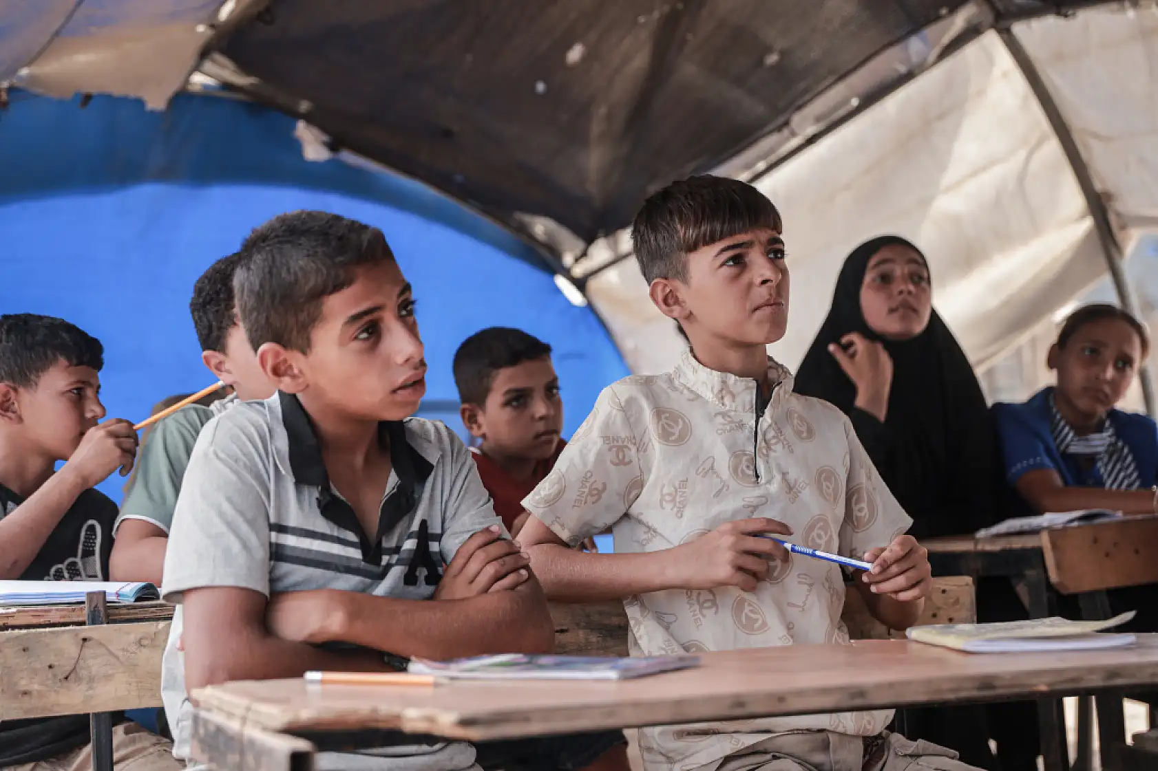 Gazze'de öğrencilere eğitim çadırı kuruldu