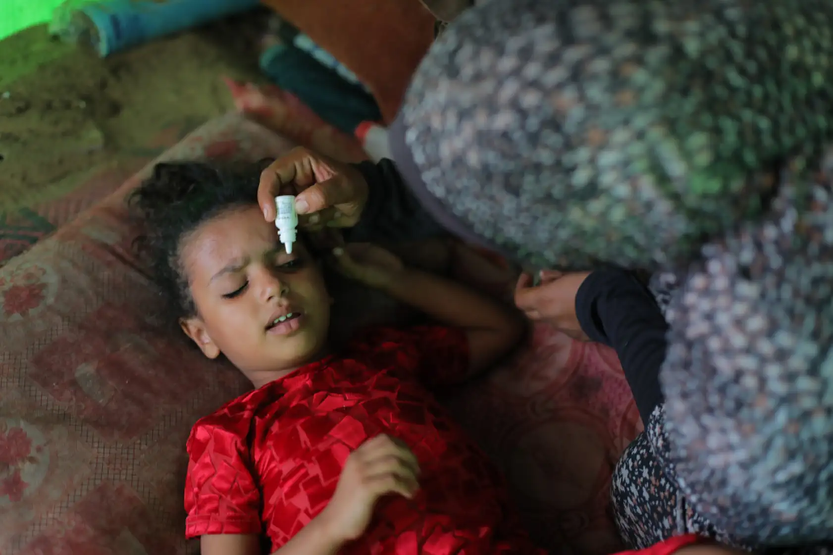 Gözüne şarapnel isabet eden çocuk, görme yetisini kaybetme korkusu yaşıyor