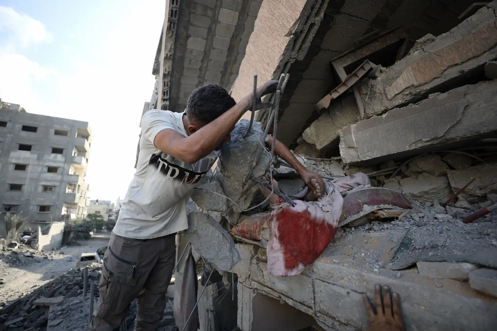 Gazze'de saldırılar sürüyor