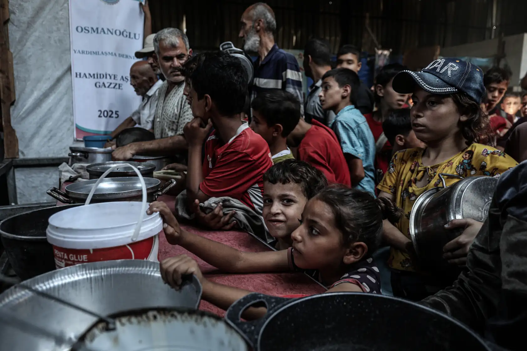 Gazze'de Filistinlilere yemek dağıtıldı