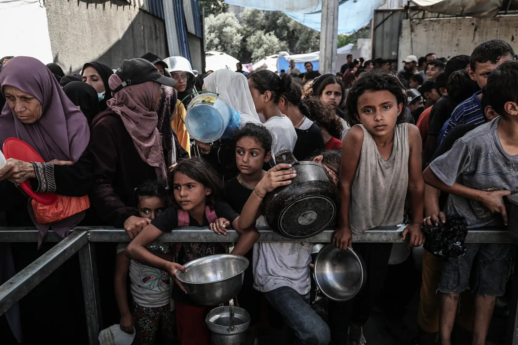 Gazze'de Filistinlilere yemek dağıtıldı