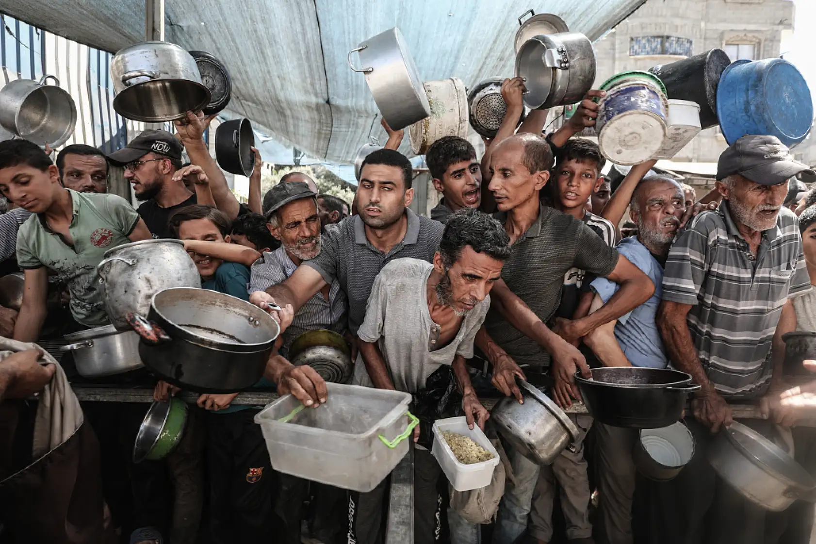 Gazze'de Filistinlilere yemek dağıtıldı