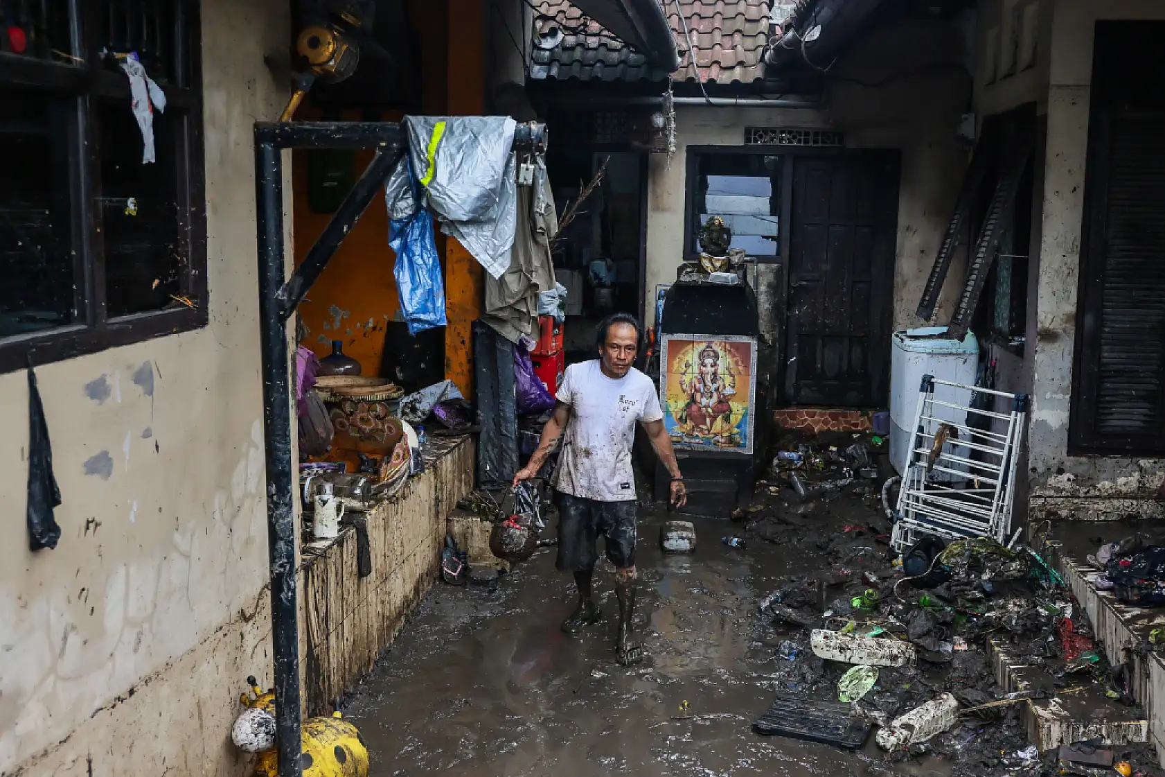 Şiddetli yağışlar sele yol açtı: 6 kişi hayatını kaybetti