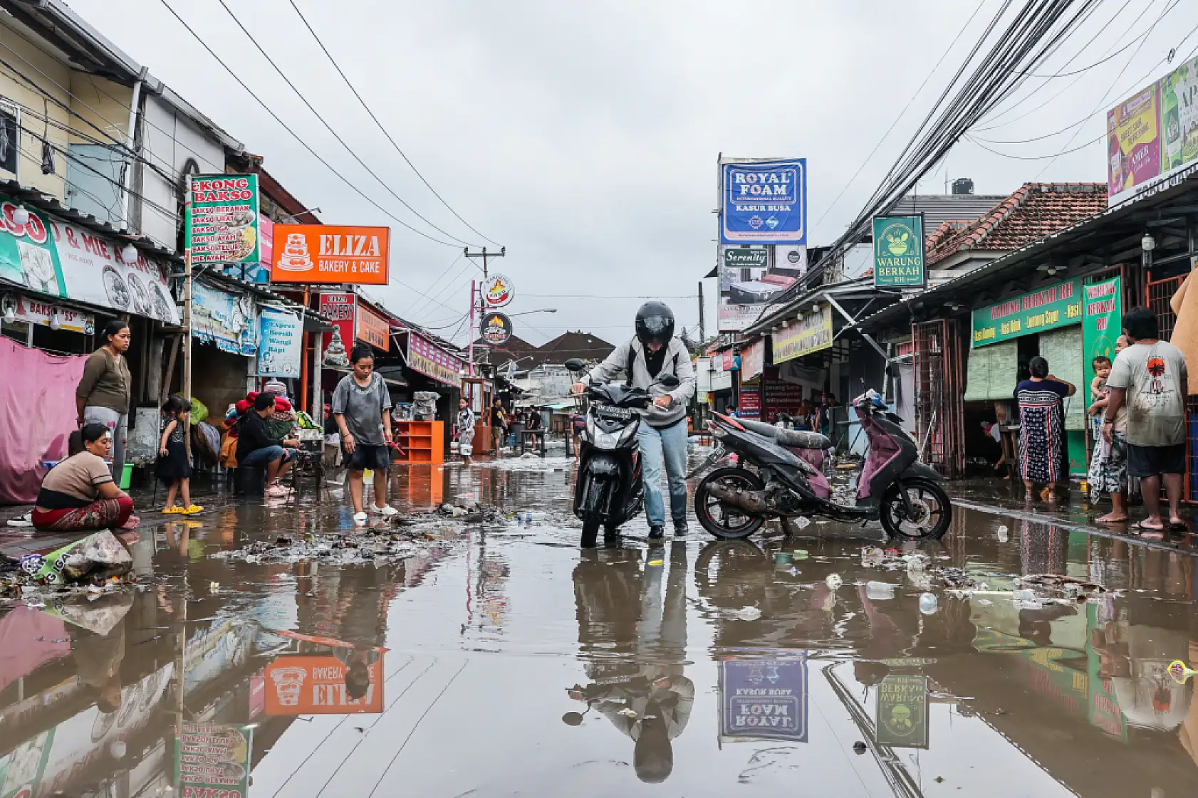 Şiddetli yağışlar sele yol açtı: 6 kişi hayatını kaybetti
