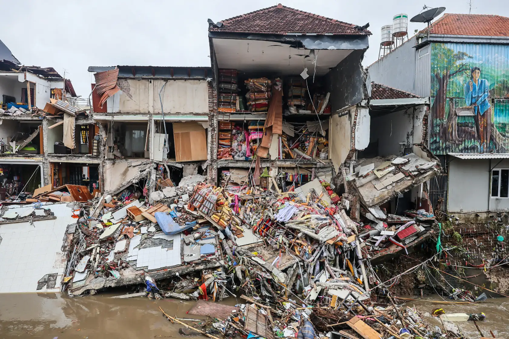 Şiddetli yağışlar sele yol açtı: 6 kişi hayatını kaybetti